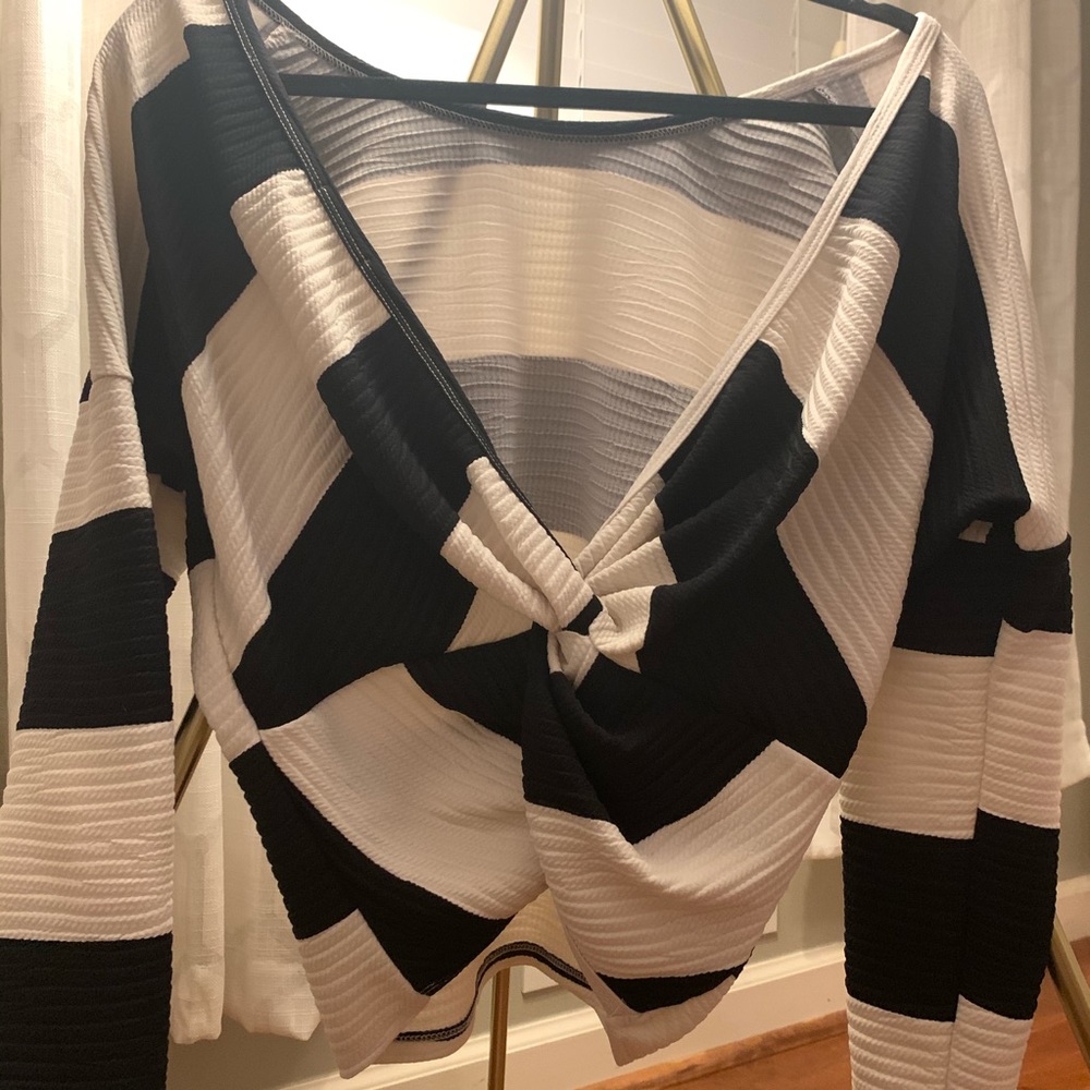 Beachy Twist-Back Summer Sweater (M) Worn Once